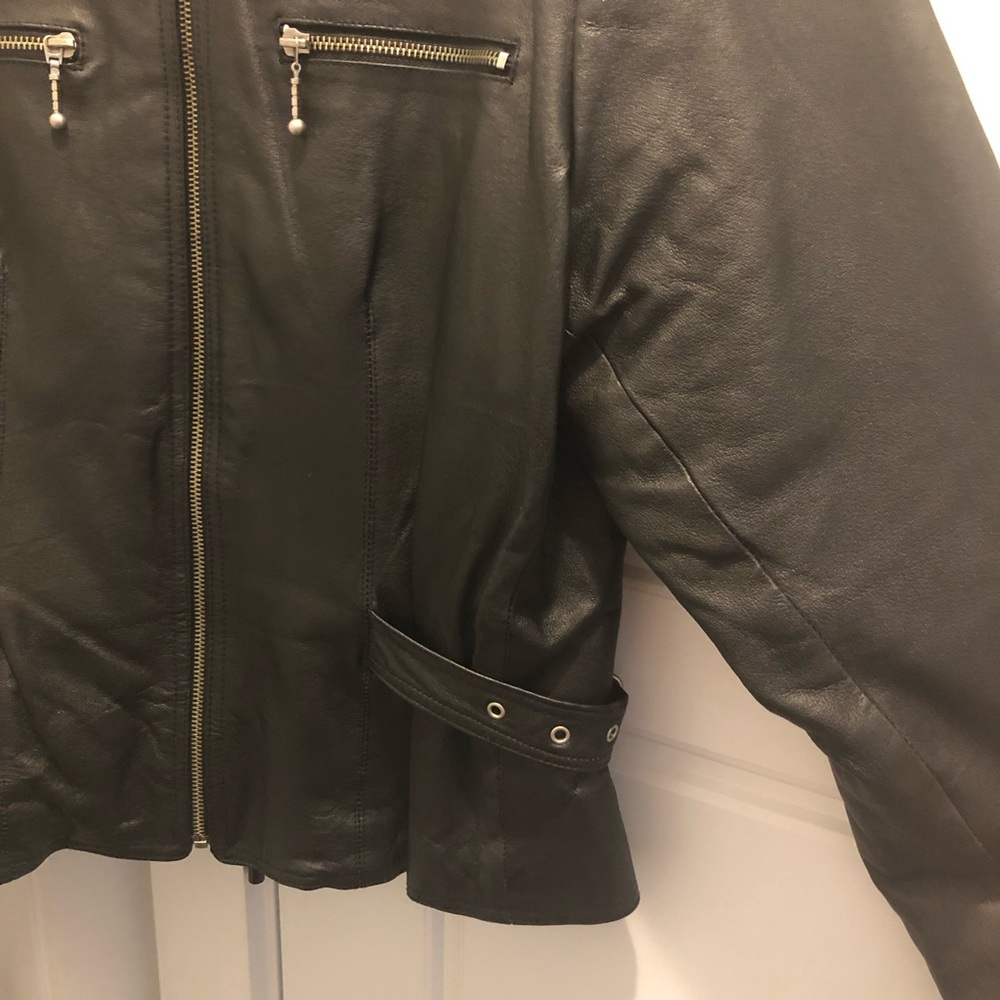 💖 VINTAGE MAURICES BLACK LEATHER JACKET w/ buckle details - PRISTINE! Size L - Picture 4 of 16